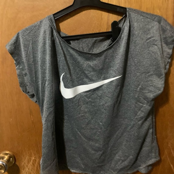 2 for 15$// Nike Cropped tee - Picture 1 of 2